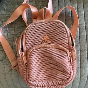 Adidas small 🎒